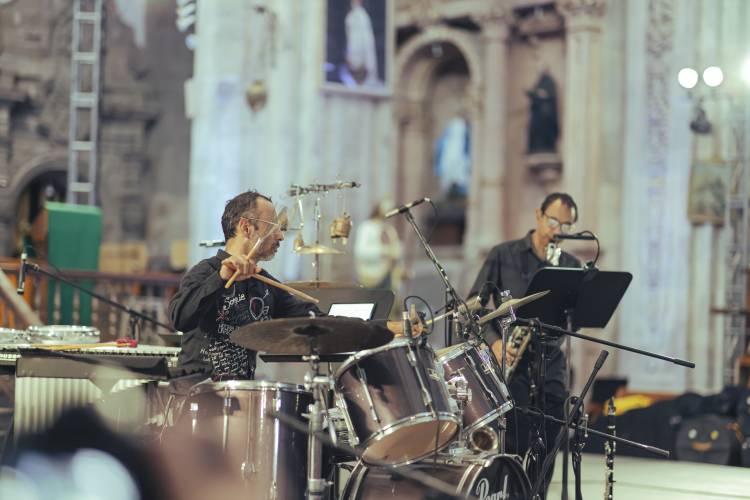 Títeres, rock psicodélico y un dueto de percusión y clarinete conviven en el 53 Cervantino