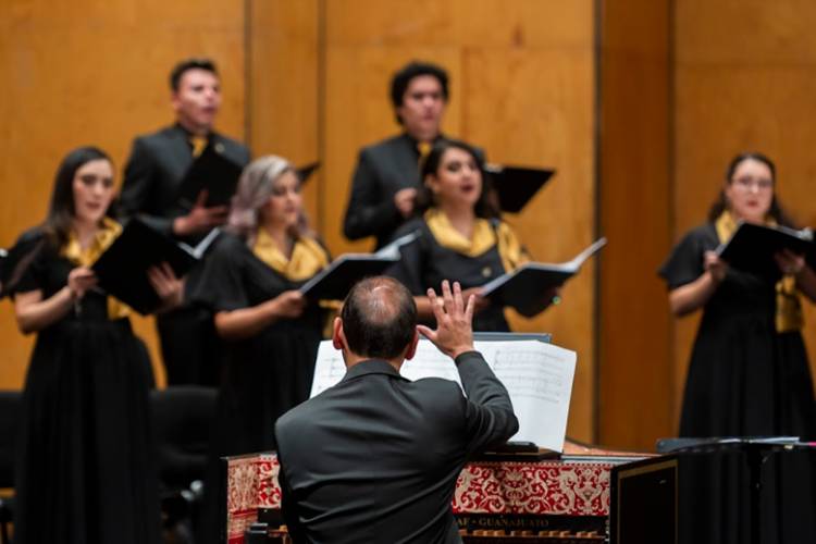 CORO DE LA UNIVERSIDAD DE GUANAJUATO ENALTECE LA TRADICIÓN CERVANTINA