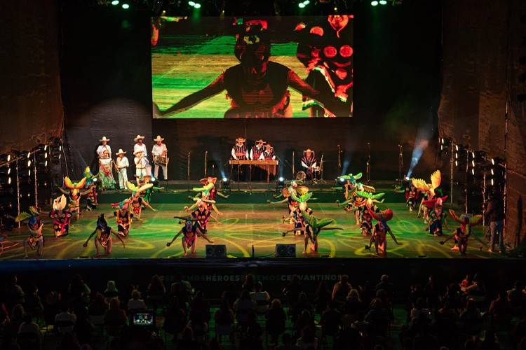 ARTE URBANO Y BALLET FOLKLÓRICO REFLEJAN PENSAMIENTO Y TRADICIÓN EN EL FIC 49