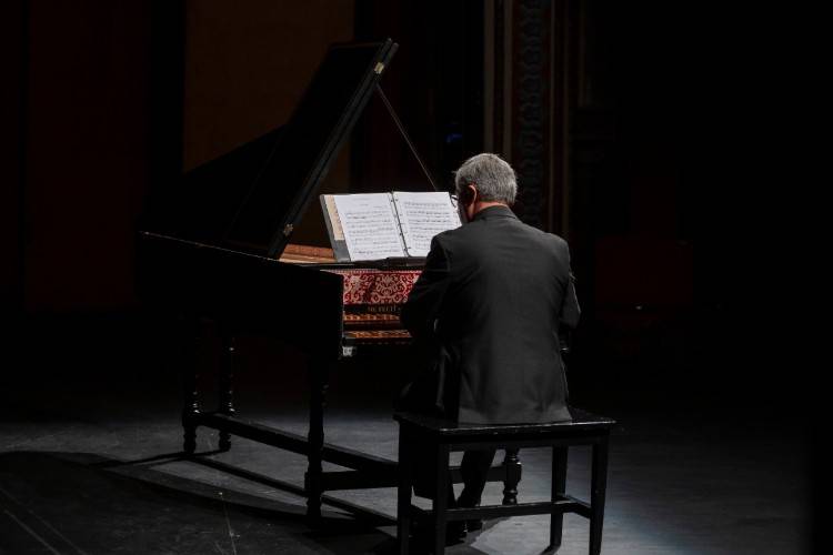 DELEITA ELIEZER JÁUREGUI CON CONCIERTO DE CLAVECÍN