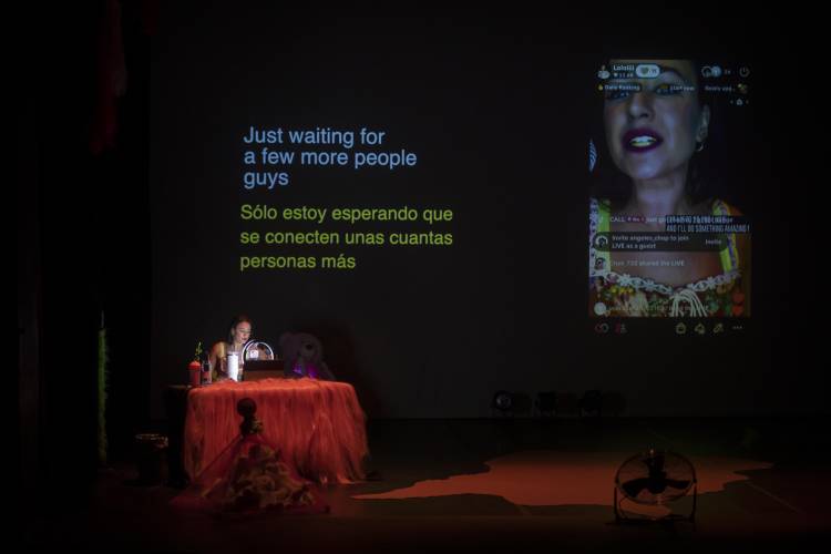 En el Teatro Cervantes, con transmisión en tiempo real, Louise Orwin presenta 