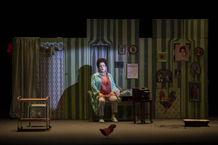 Con música de Natalia Lafourcade, Chula The Clown presenta a Julia en el 53 FIC