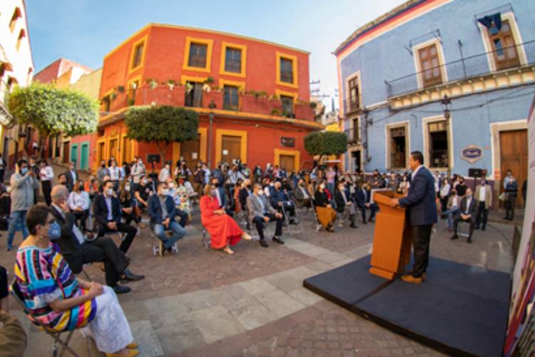  
APERTURAN CUBA Y COAHUILA SU CASA EN EL FIC 49