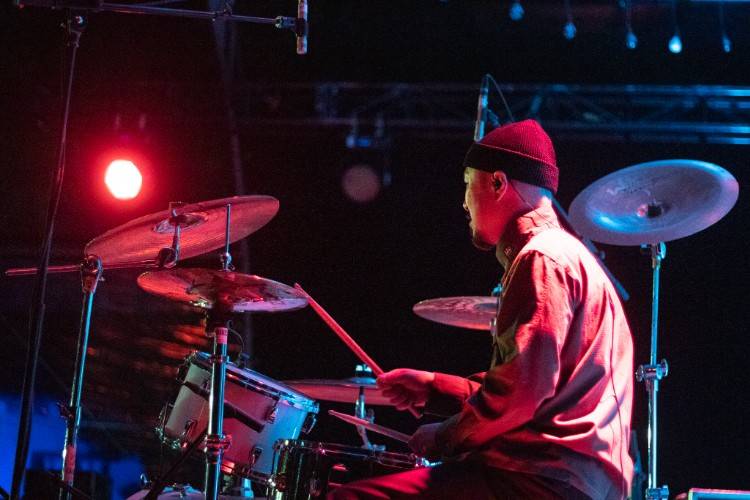 Jazz, rock y ópera griega sensibilizan el oído de la audiencia cervantina