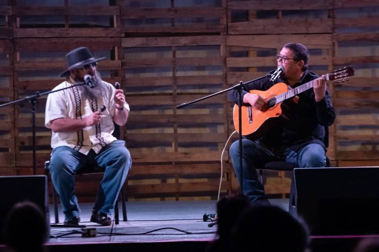 ENCIENDEN RITMOS CARIBEÑOS Y BEATS ELECTRÓNICOS LA SEGUNDA NOCHE DEL FIC 49