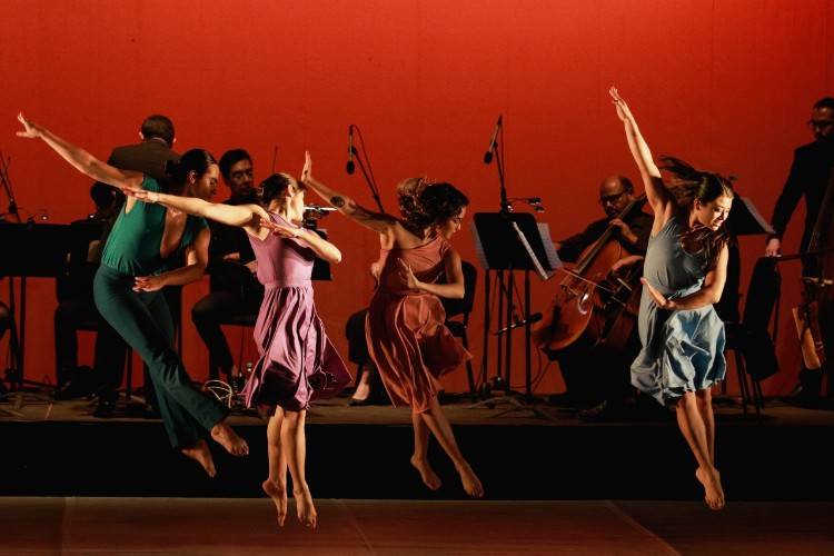 Teatro infantil, circo callejero, danza contemporánea y pop diversifican la oferta del FIC 50